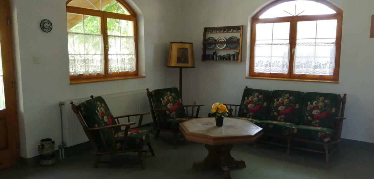 Gesztenye Vendeghaz Ságvár Exterior foto