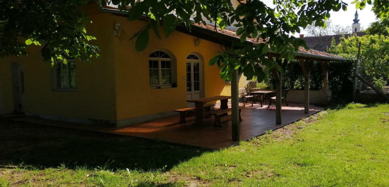 Gesztenye Vendeghaz Ságvár Exterior foto