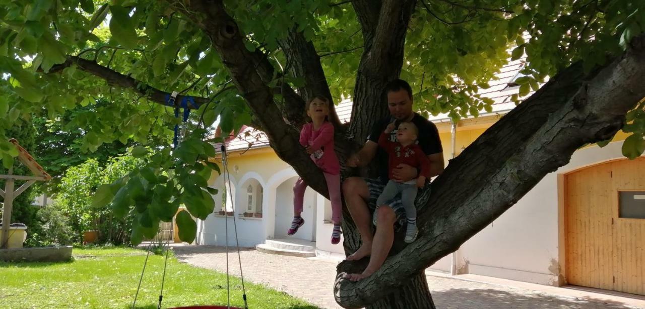 Gesztenye Vendeghaz Ságvár Exterior foto